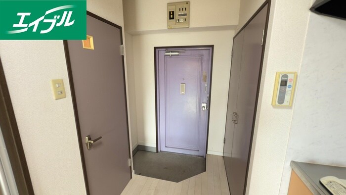 物件内観写真10　(玄関)