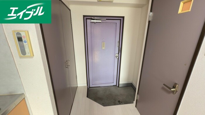 物件内観写真10　(玄関)