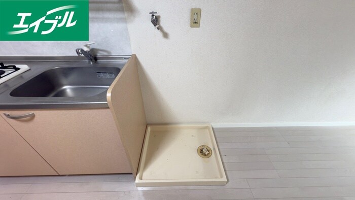 物件内観写真12　(洗濯機置場)