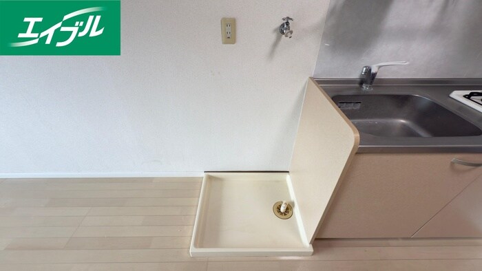 物件内観写真12　(洗濯機置場)