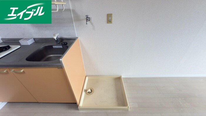 物件内観写真12　(洗濯機置場)