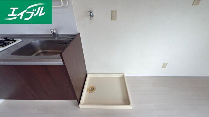 物件内観写真12　(洗濯機置場)