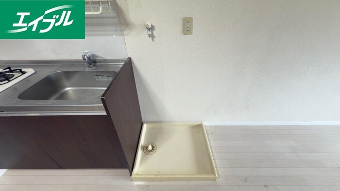 物件内観写真12　(洗濯機置場)