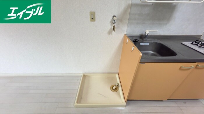 物件内観写真12　(洗濯機置場)