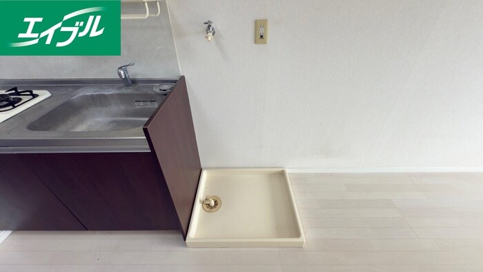 物件内観写真12　(洗濯機置場)