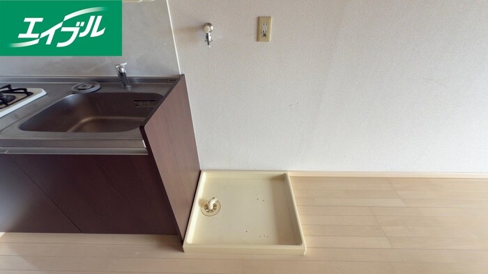 物件内観写真12　(洗濯機置場)