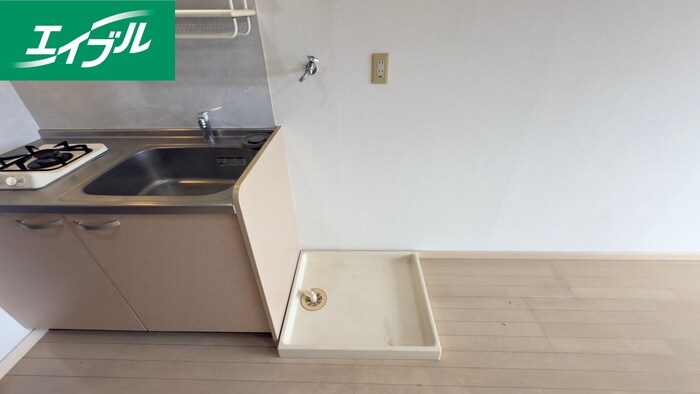 物件内観写真12　(洗濯機置場)