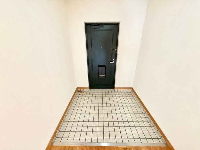 物件内観写真14　(玄関)