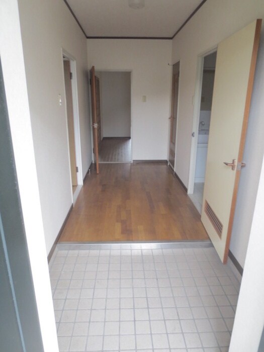 物件内観写真16　(玄関)