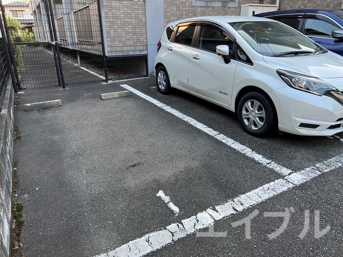物件外観写真3　(駐車場)