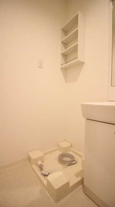 物件内観写真16　(洗濯機置場)