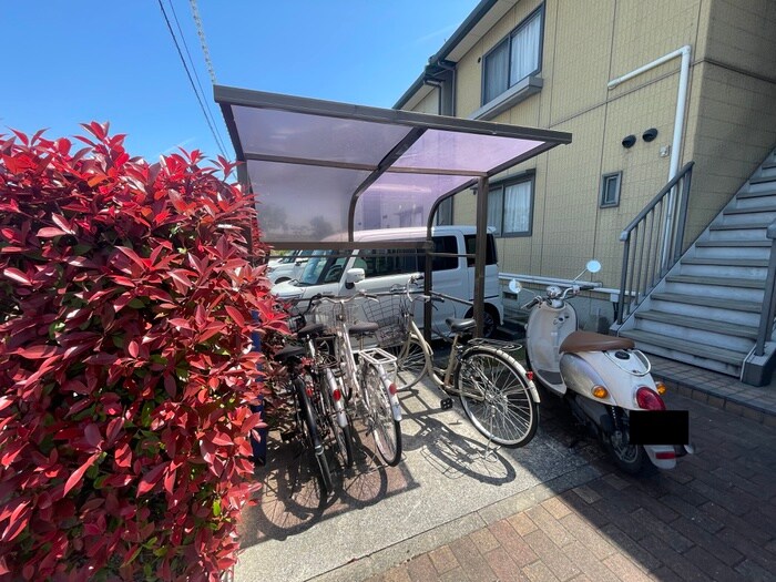 物件外観写真2　(駐輪場)