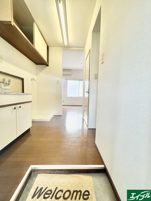 物件内観写真12　(玄関)