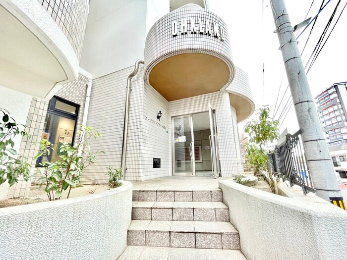 物件外観写真5　(エントランス部分)