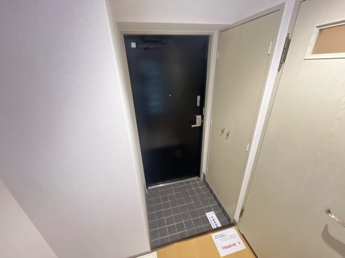物件内観写真11　(玄関)