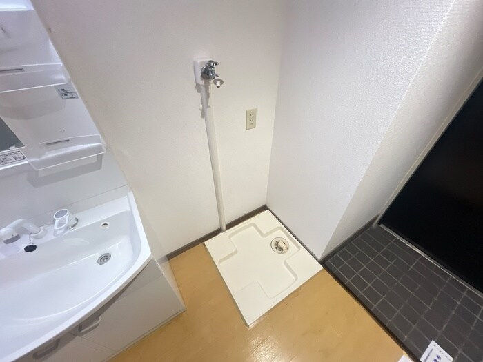 物件内観写真15　(洗濯機置場)