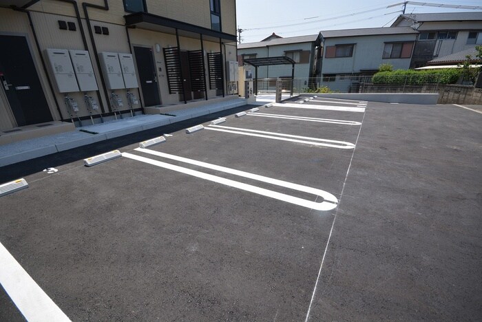 物件外観写真2　(駐車場)