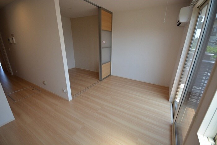 物件内観写真4　(居室)