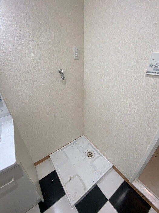 物件内観写真13　(洗濯機置場)