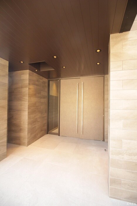 物件外観写真4　(エントランス部分)