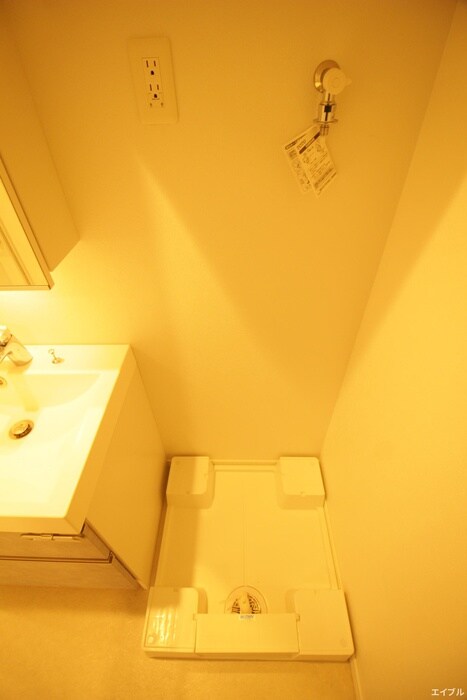 物件内観写真16　(洗濯機置場)