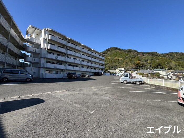 物件外観写真3　(駐車場)