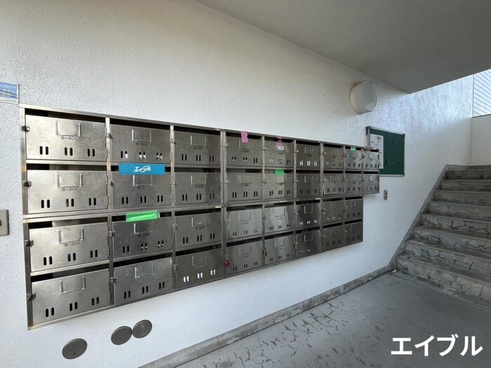 物件外観写真5　(エントランス部分)