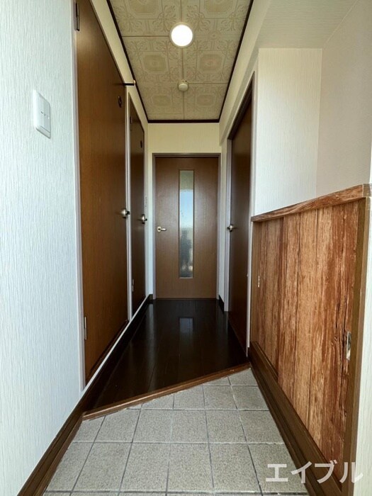 物件内観写真10　(玄関)