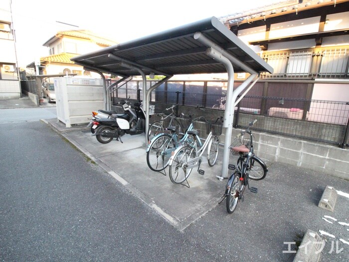 物件外観写真3　(駐輪場)