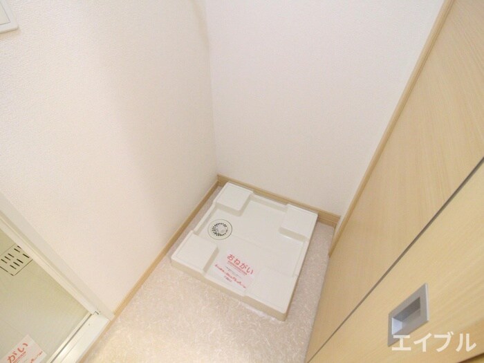 物件内観写真10　(洗濯機置場)