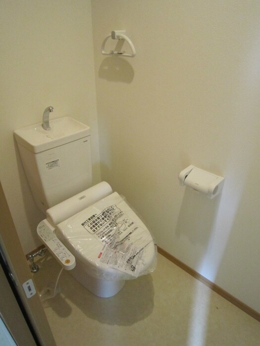 物件内観写真5　(トイレ)