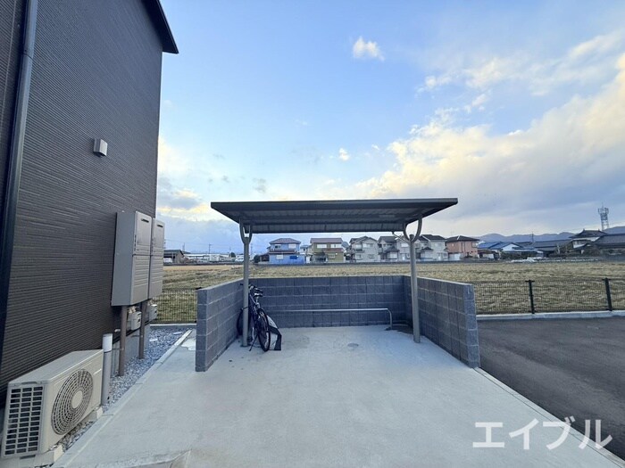 物件外観写真3　(駐輪場)
