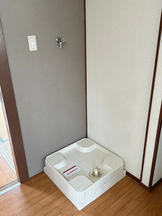 物件内観写真11　(洗濯機置場)