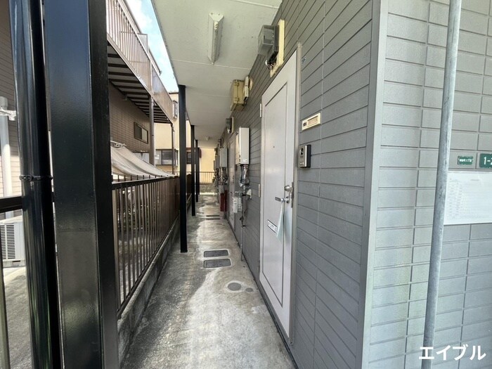 物件外観写真5　(エントランス部分)