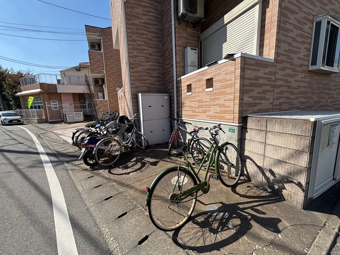 物件外観写真4　(駐輪場)