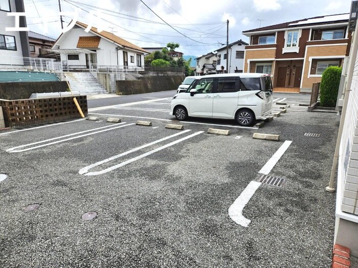 物件外観写真3　(駐車場)