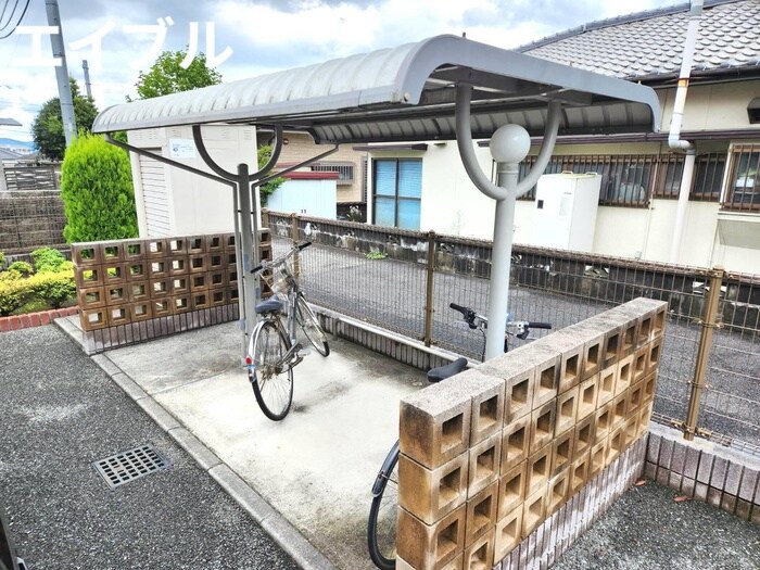 物件外観写真4　(駐輪場)