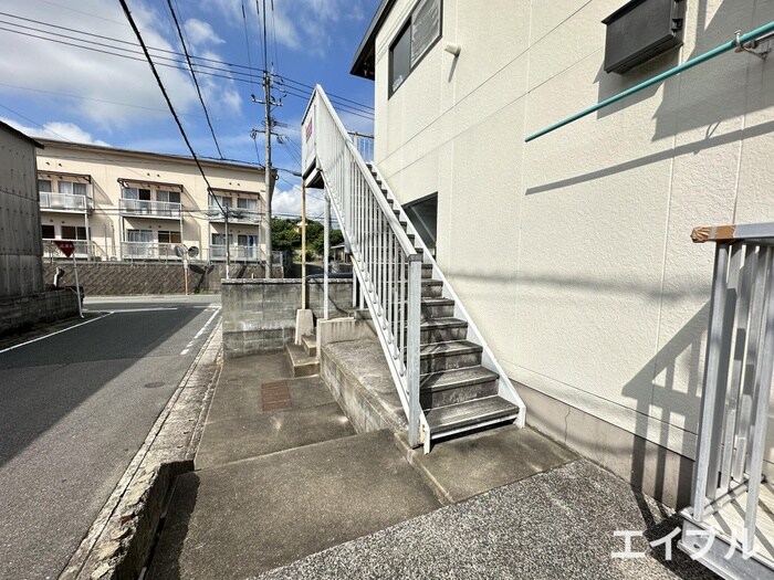 物件外観写真5　(エントランス部分)