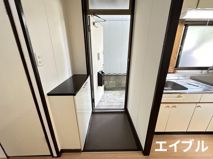 物件内観写真12　(玄関)