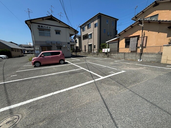 物件外観写真2　(駐車場)