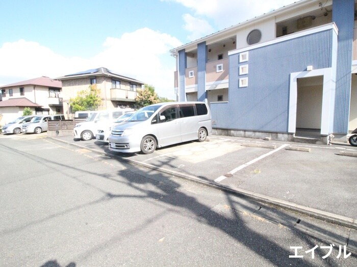 物件外観写真4　(駐車場)