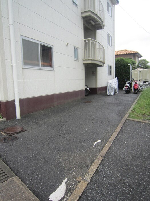 物件外観写真4　(駐車場)