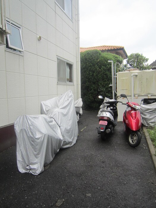物件外観写真5　(駐輪場)