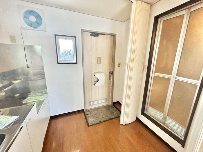 物件内観写真8　(玄関)