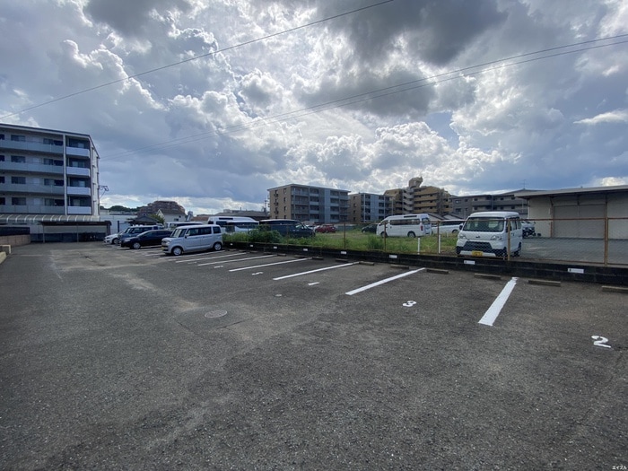 物件外観写真4　(駐車場)