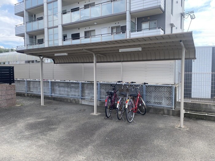 物件外観写真5　(駐輪場)