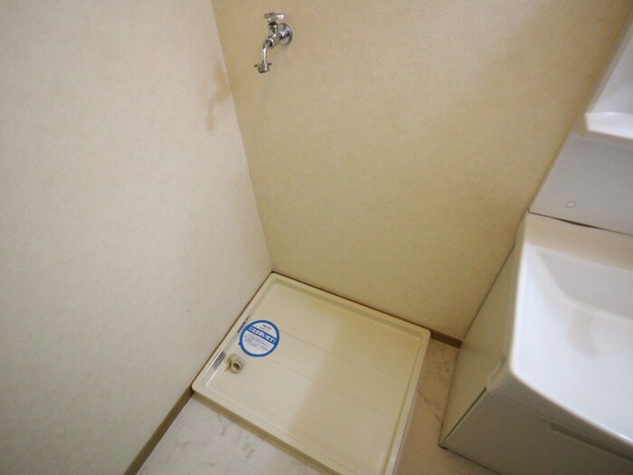 物件内観写真14　(洗濯機置場)