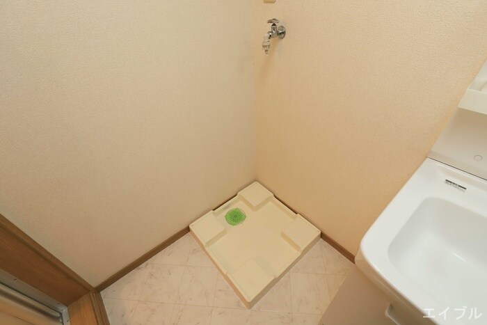 物件内観写真18　(洗濯機置場)