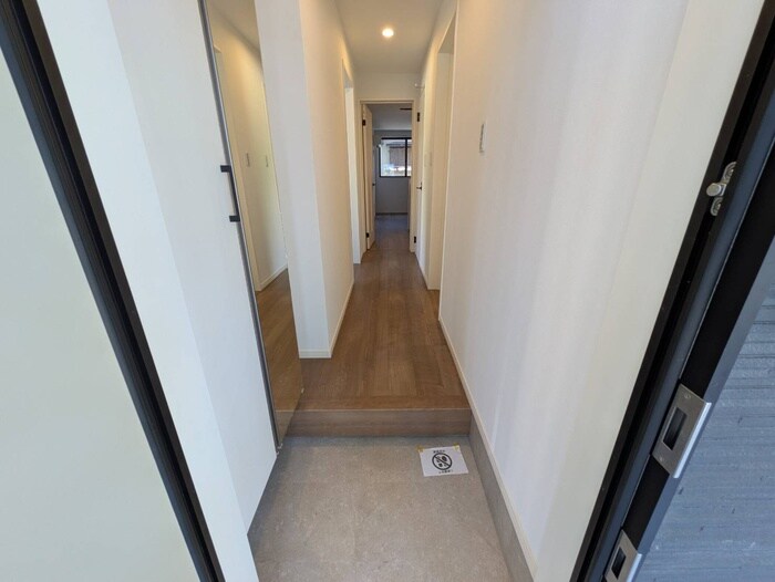 物件内観写真10　(玄関)