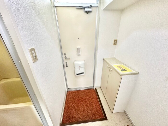 物件内観写真10　(玄関)